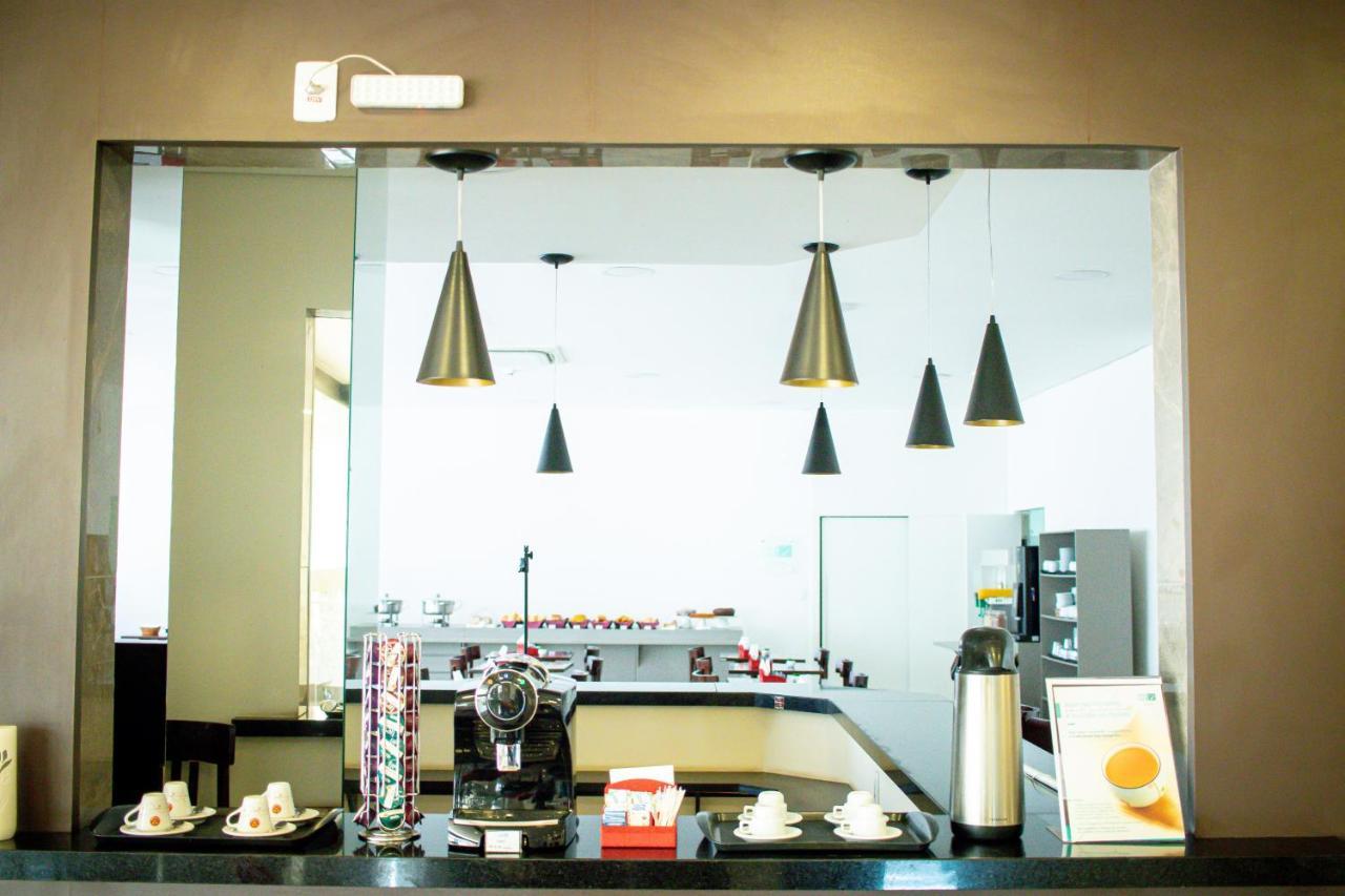 Hotel H2 Congonhas Congonhas  Luaran gambar A coffee bar in a hotel
