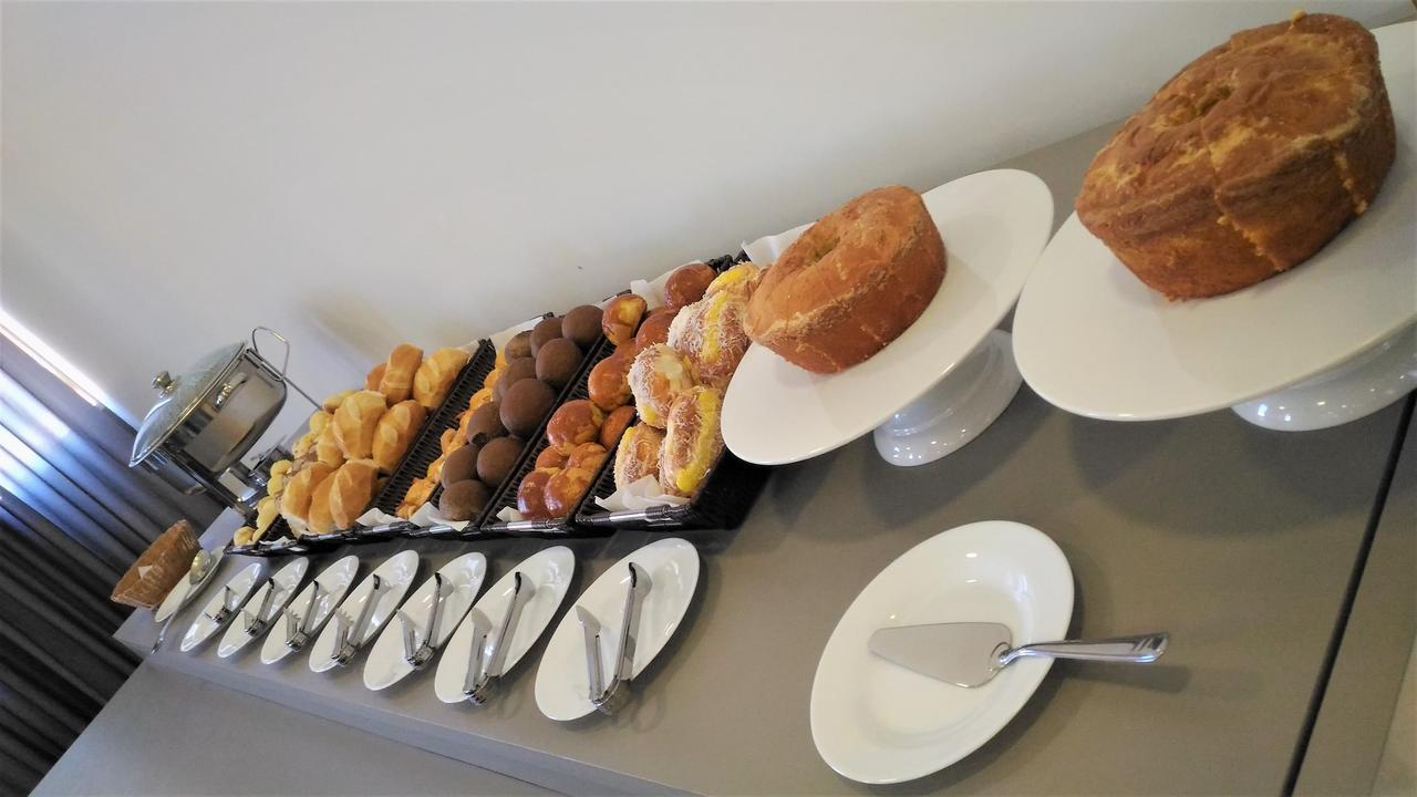 Hotel H2 Congonhas Congonhas  Luaran gambar A selection of bread and pastries