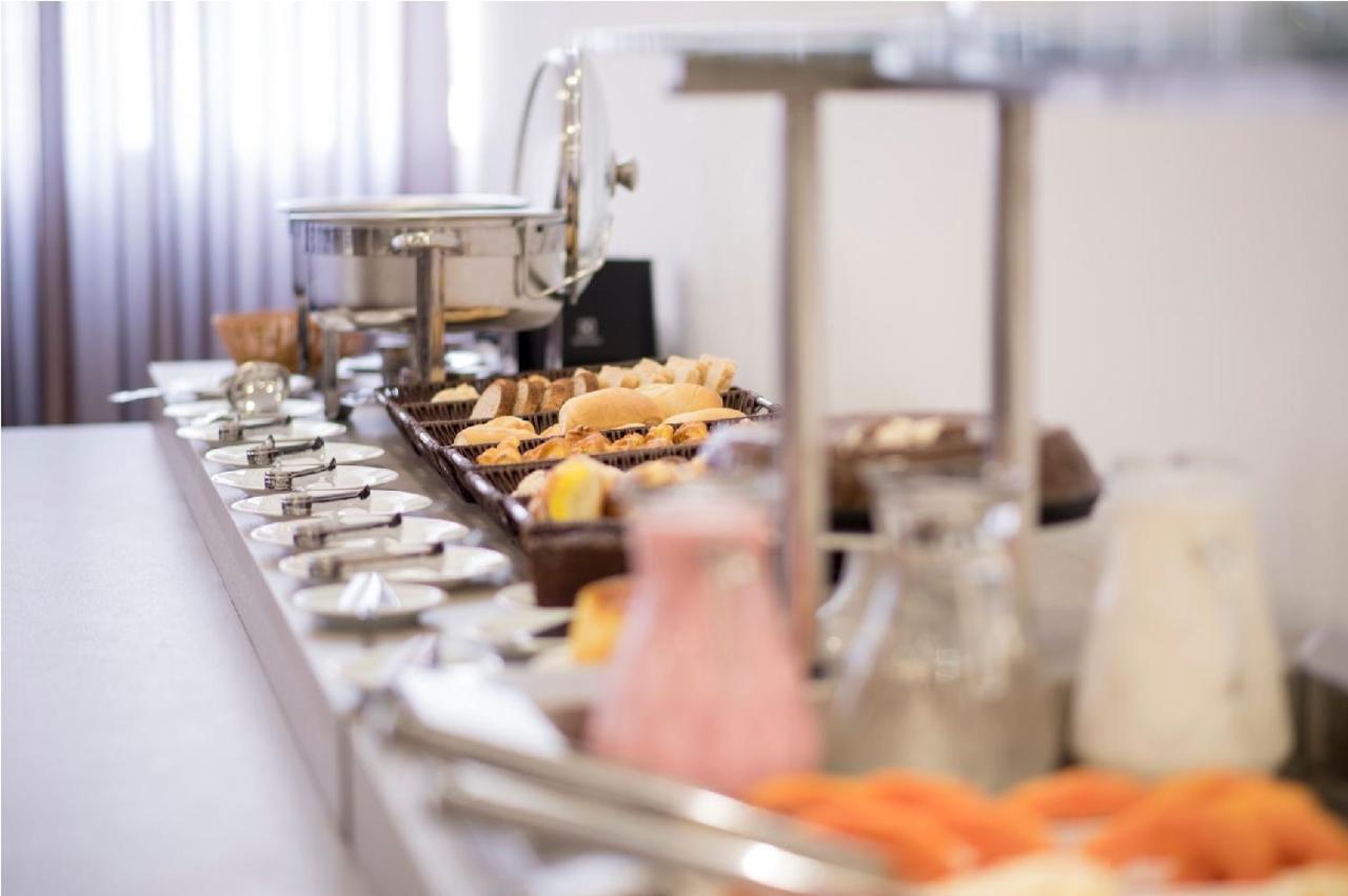 Hotel H2 Congonhas Congonhas  Luaran gambar A buffet